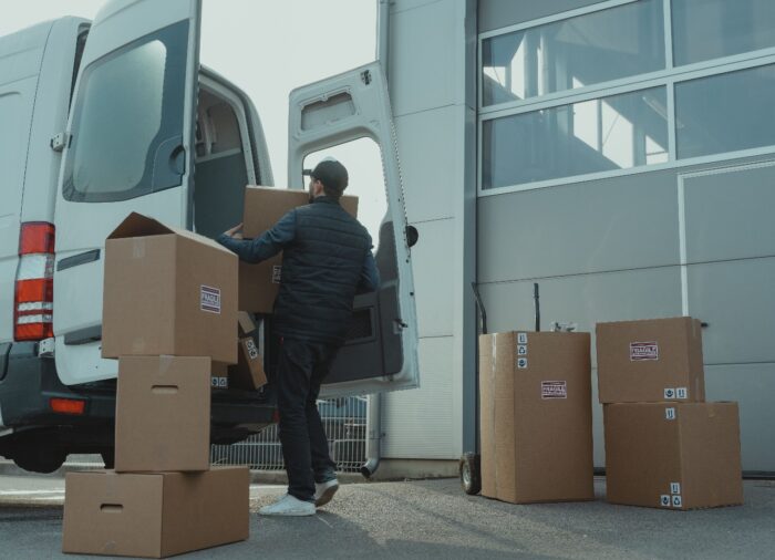 Költöztetés Budapesten – Mire kell figyelni társasházaknál, belvárosban és panelházaknál?
